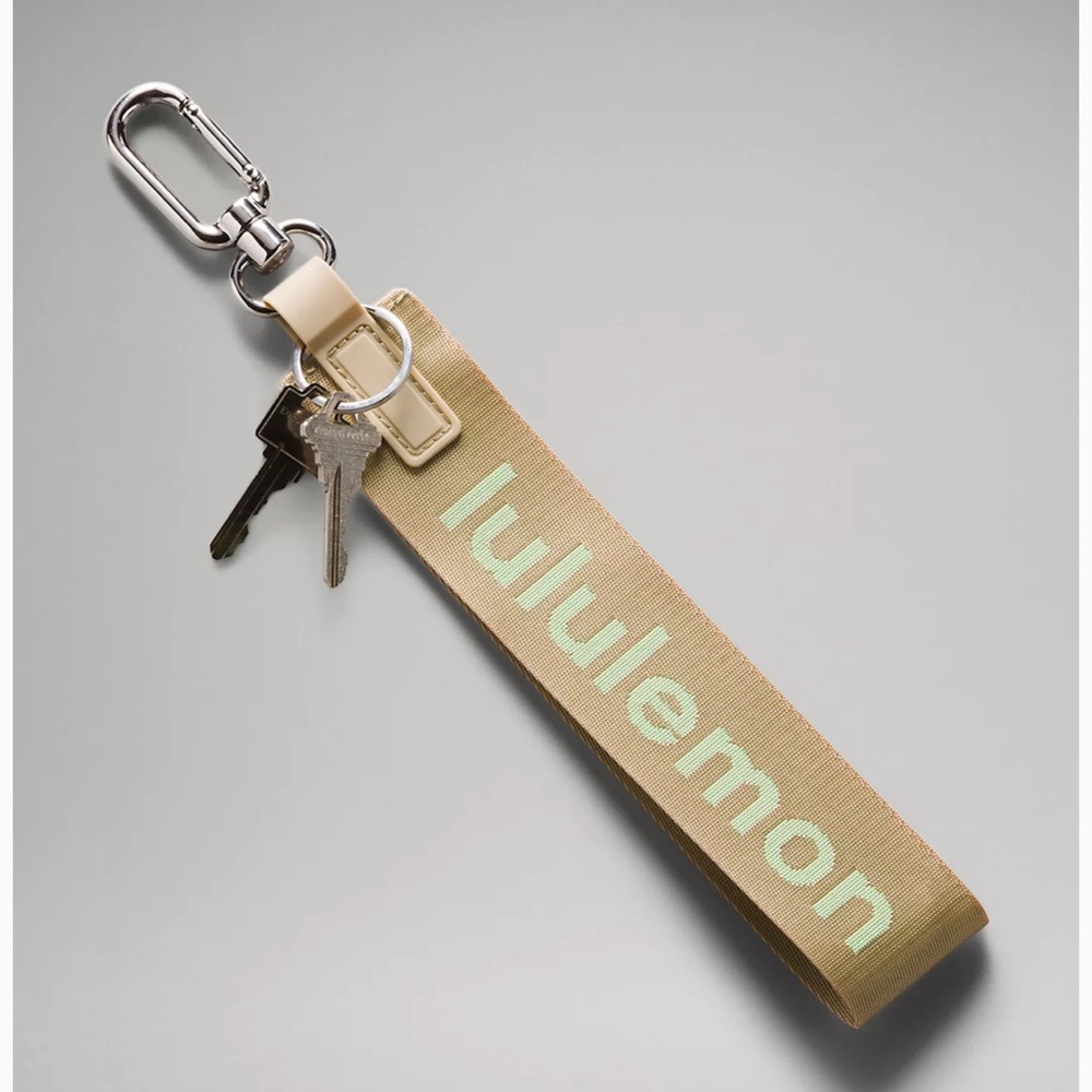 Lululemon Never Lost Keychain - NWT Trench & Pistachio - Picture 2 of 5